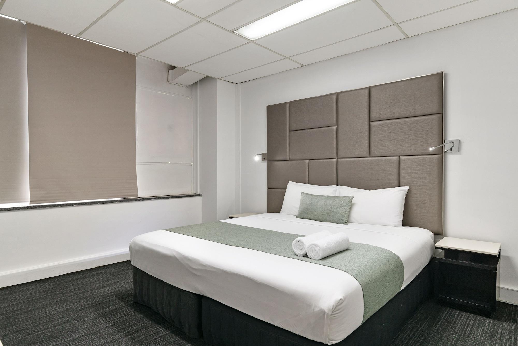 Hotel Cosmo On Bank Adelaide Esterno foto